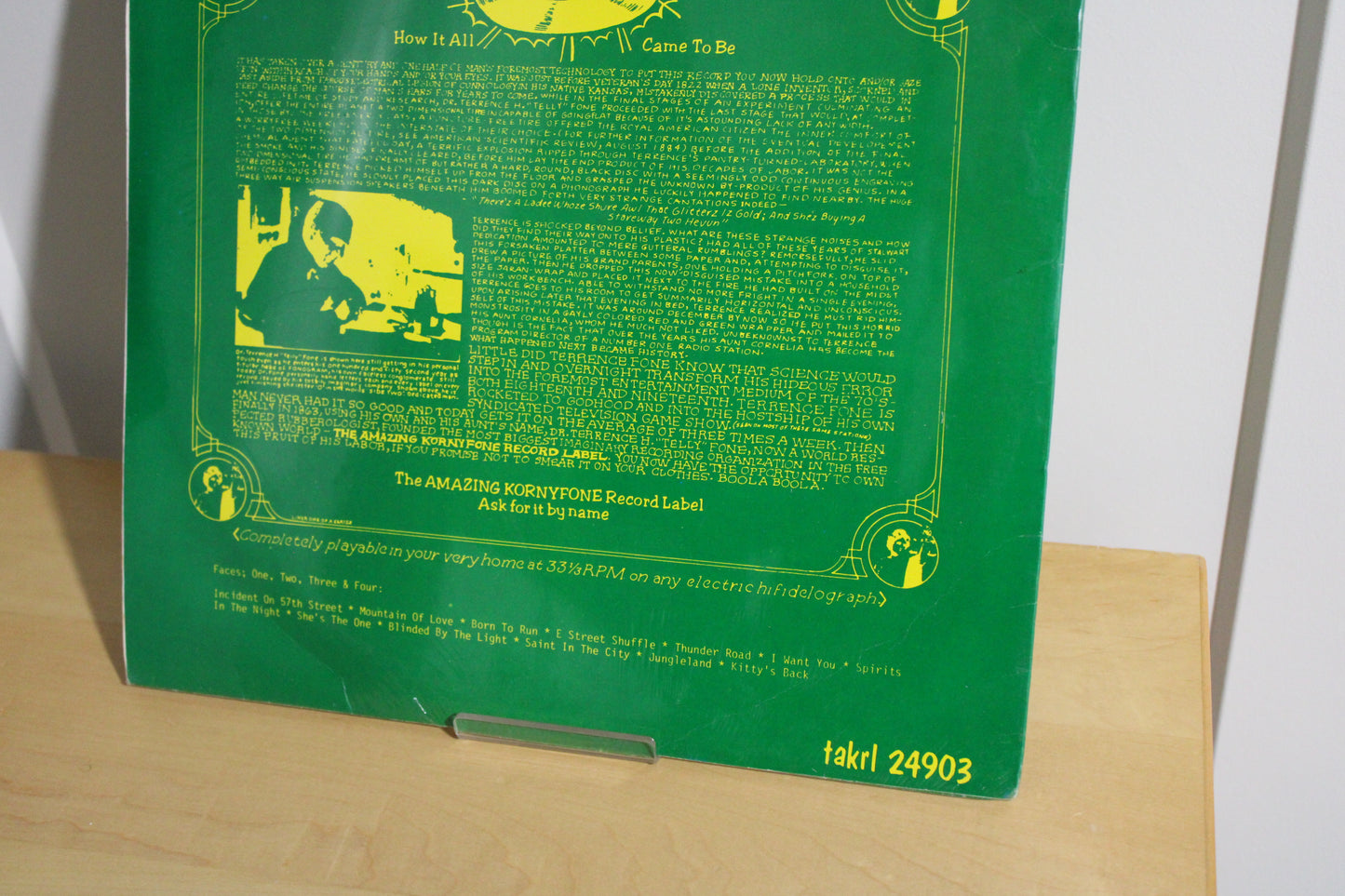 Bruce Springsteen - SEALED - YOU CAN TRUST YOUR CAR TO THE MAN WHO WEARS THE STAR - The Main Point 1975